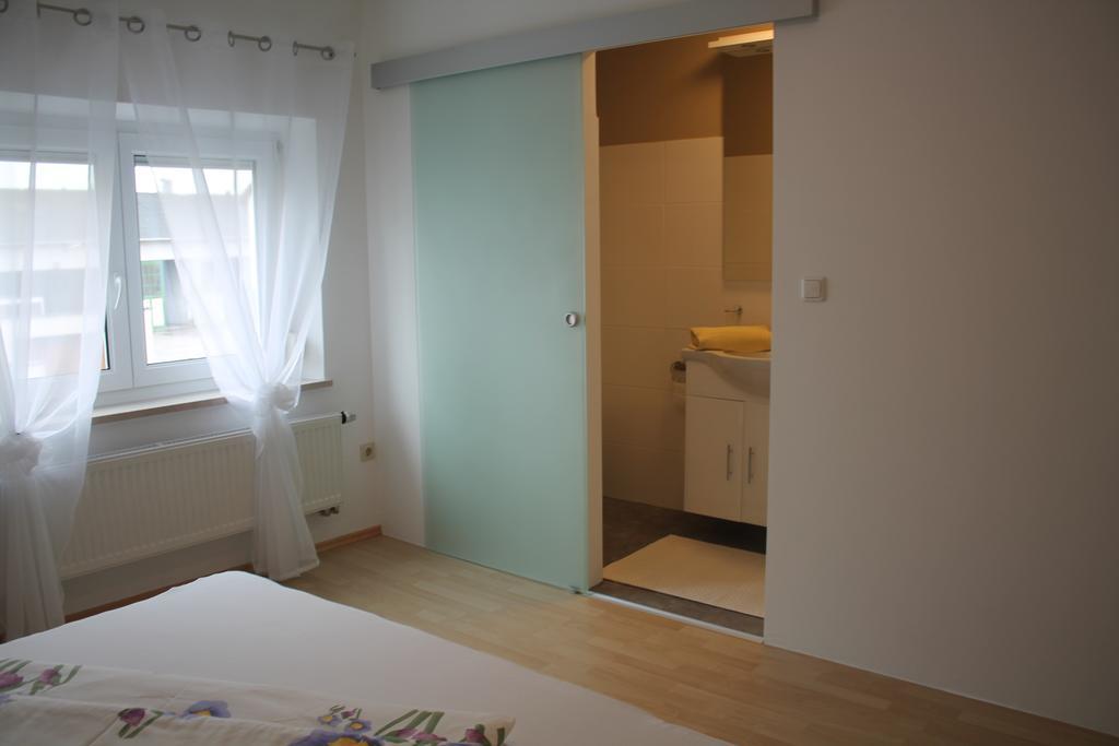 Appartements-Steinkirchner اشتراوبينغ الغرفة الصورة