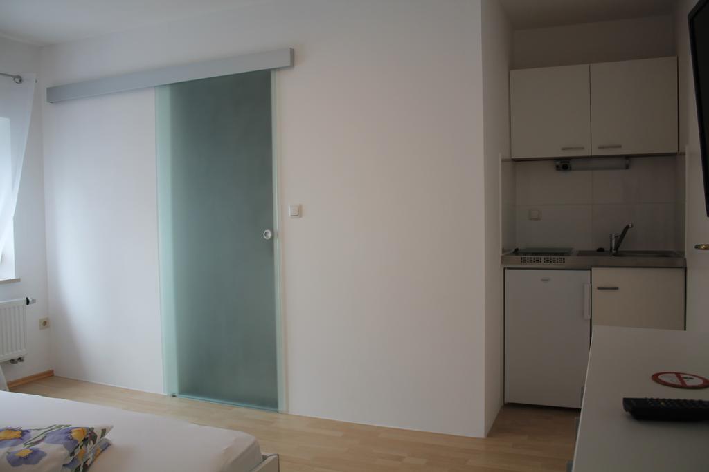 Appartements-Steinkirchner اشتراوبينغ الغرفة الصورة